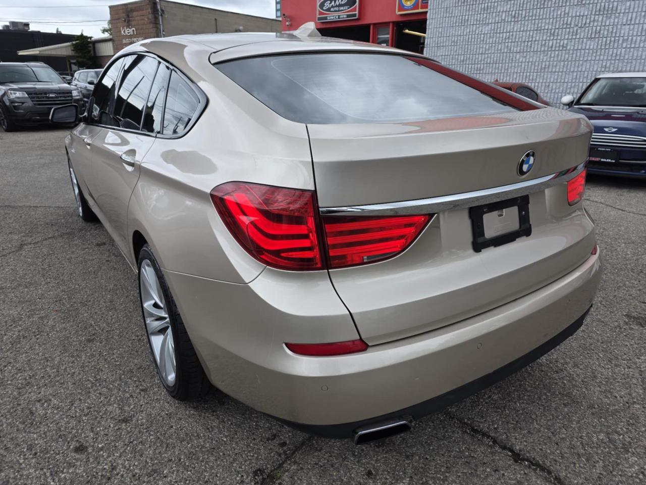 2011 BMW 5 Series 550i xDrive Gran Turismo Photo3