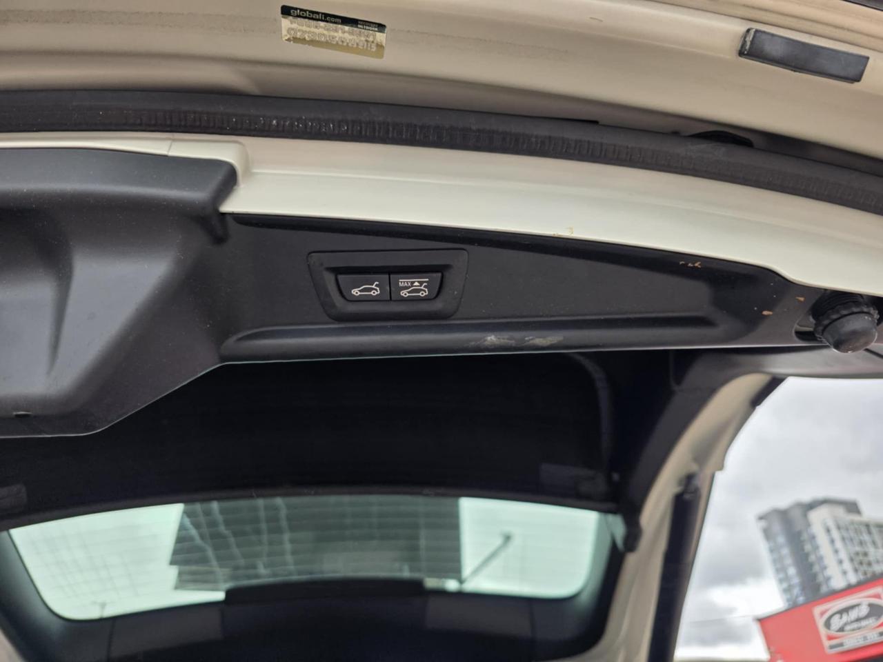 2011 BMW 5 Series 550i xDrive Gran Turismo Photo