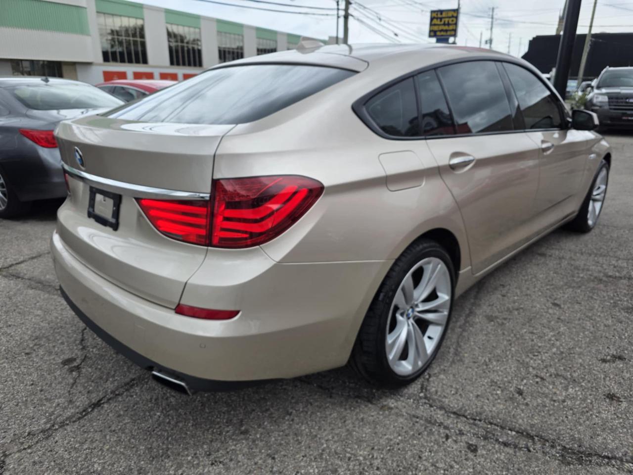 2011 BMW 5 Series 550i xDrive Gran Turismo Photo