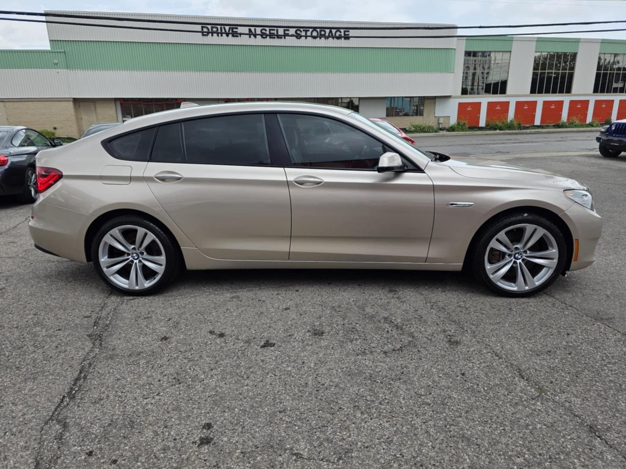 2011 BMW 5 Series 550i xDrive Gran Turismo Photo
