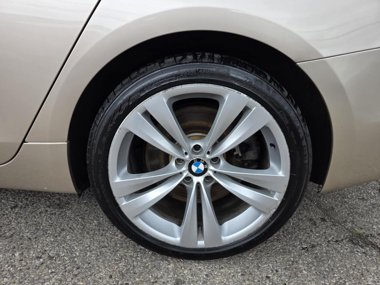 2011 BMW 5 Series 550i xDrive Gran Turismo Photo
