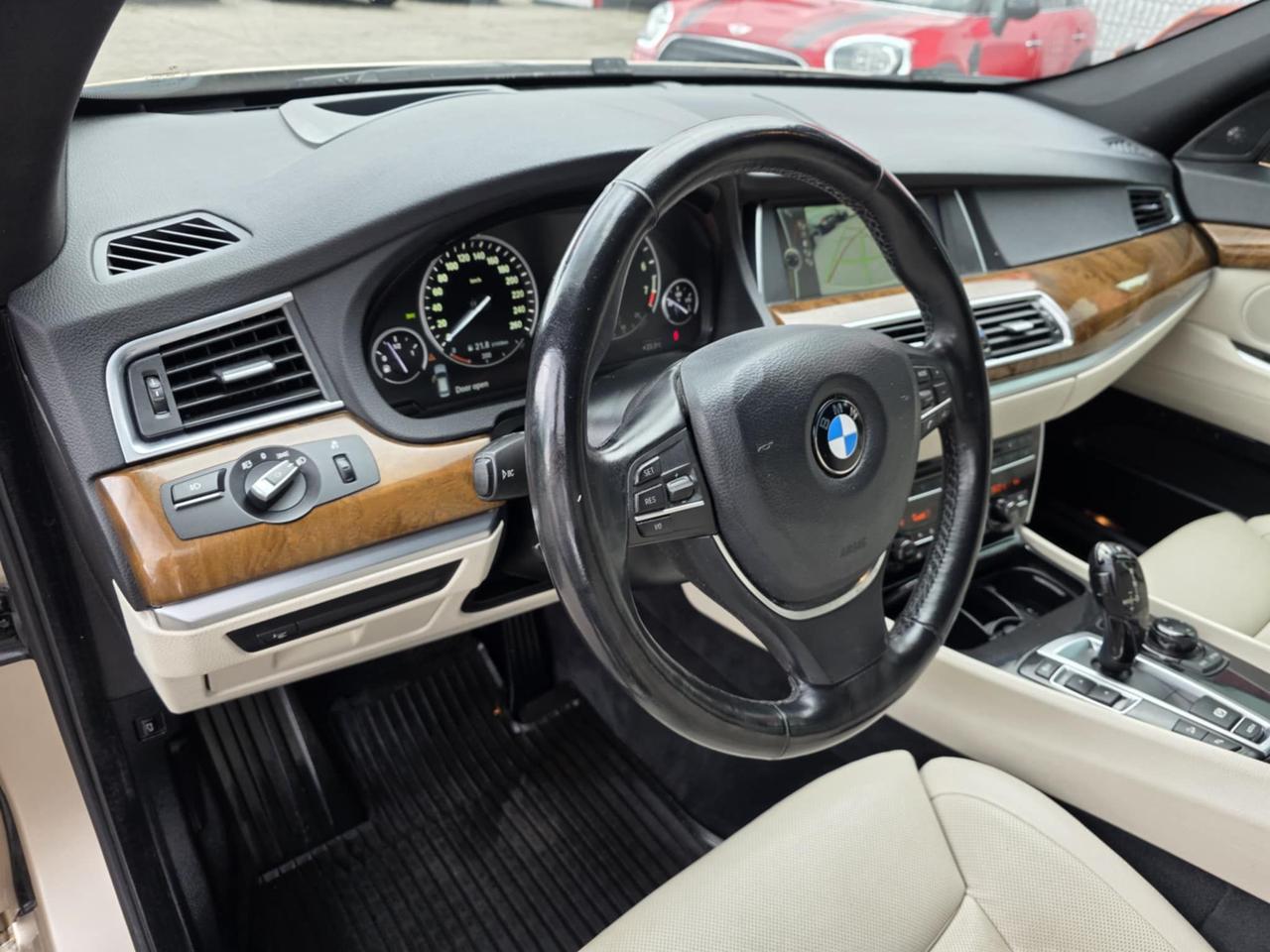 2011 BMW 5 Series 550i xDrive Gran Turismo Photo