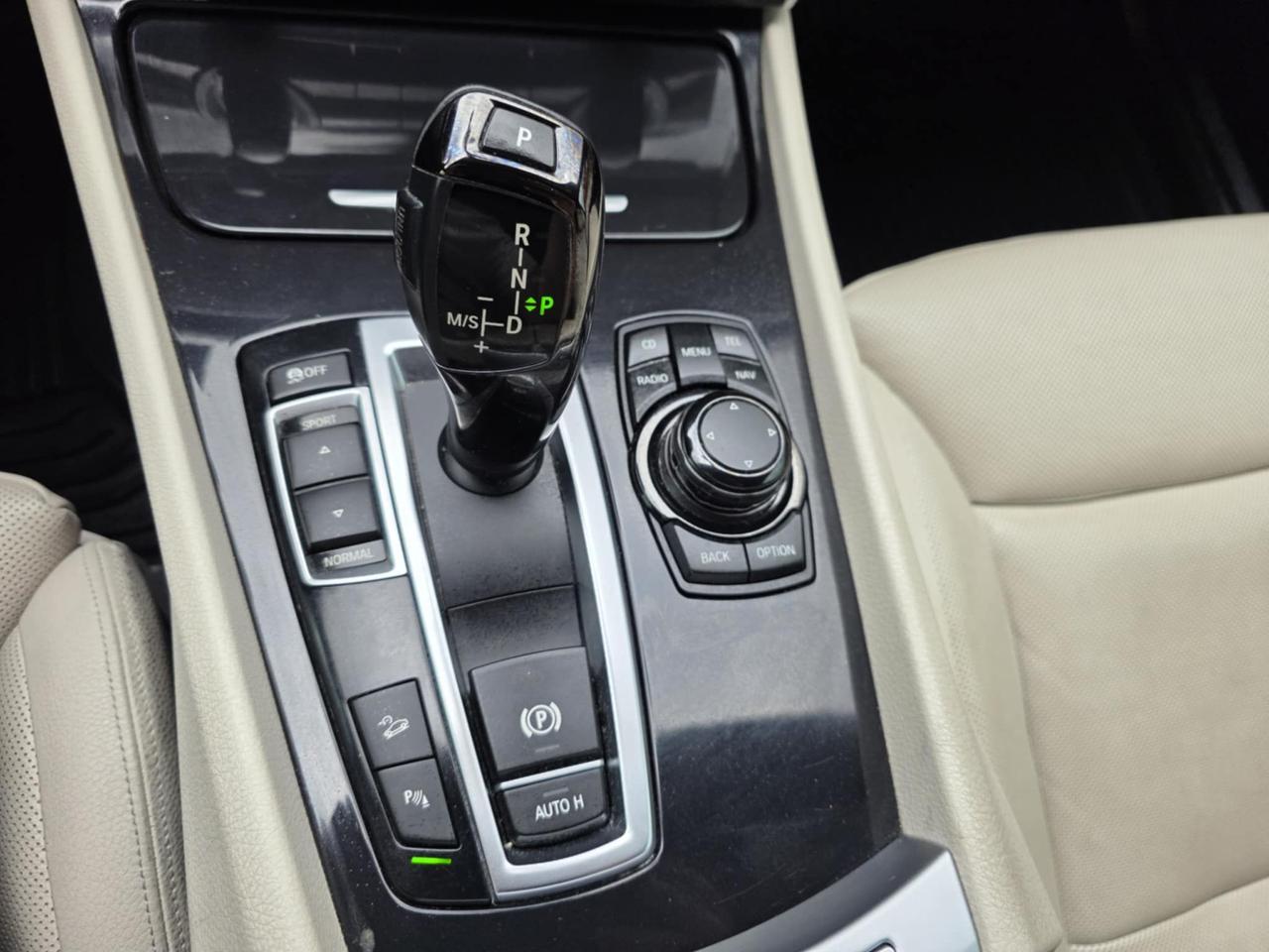 2011 BMW 5 Series 550i xDrive Gran Turismo Photo