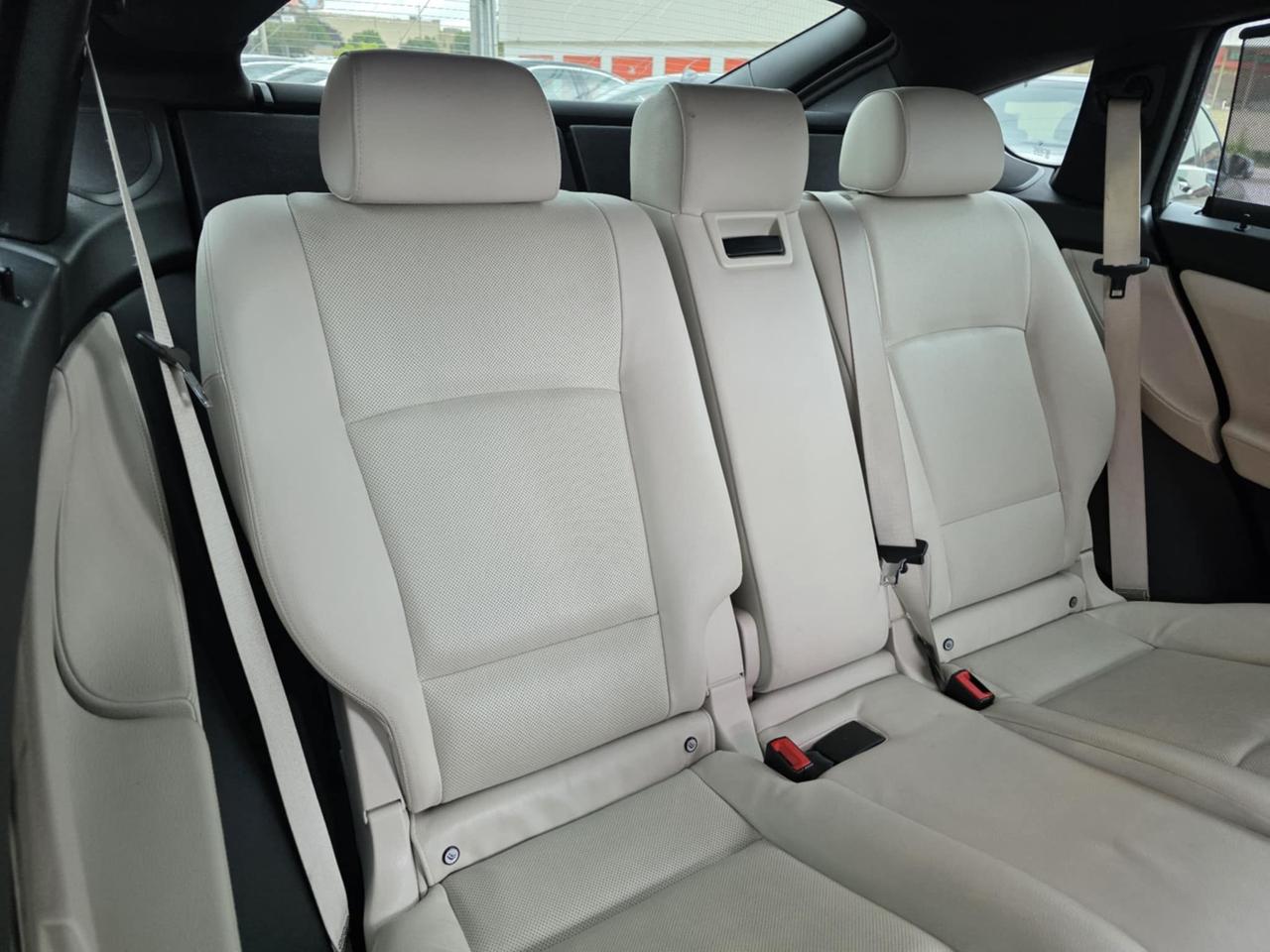 2011 BMW 5 Series 550i xDrive Gran Turismo Photo
