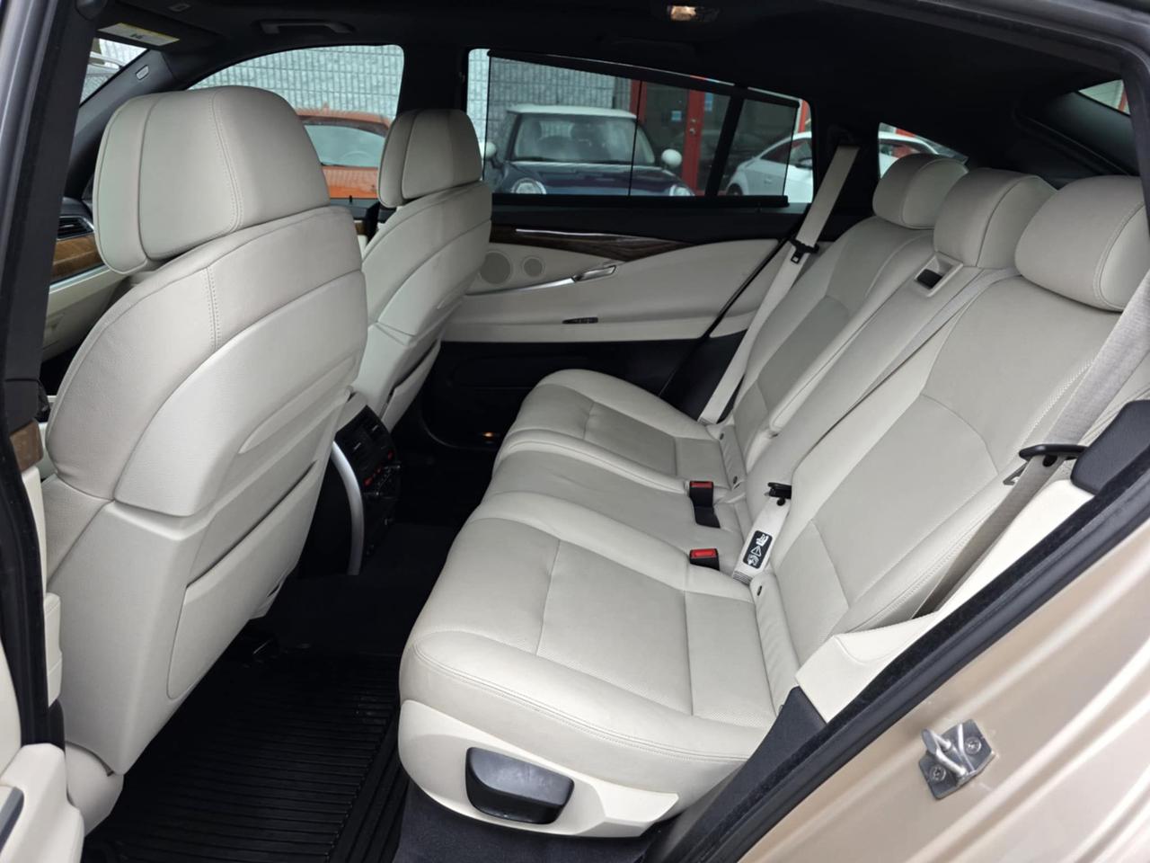 2011 BMW 5 Series 550i xDrive Gran Turismo Photo