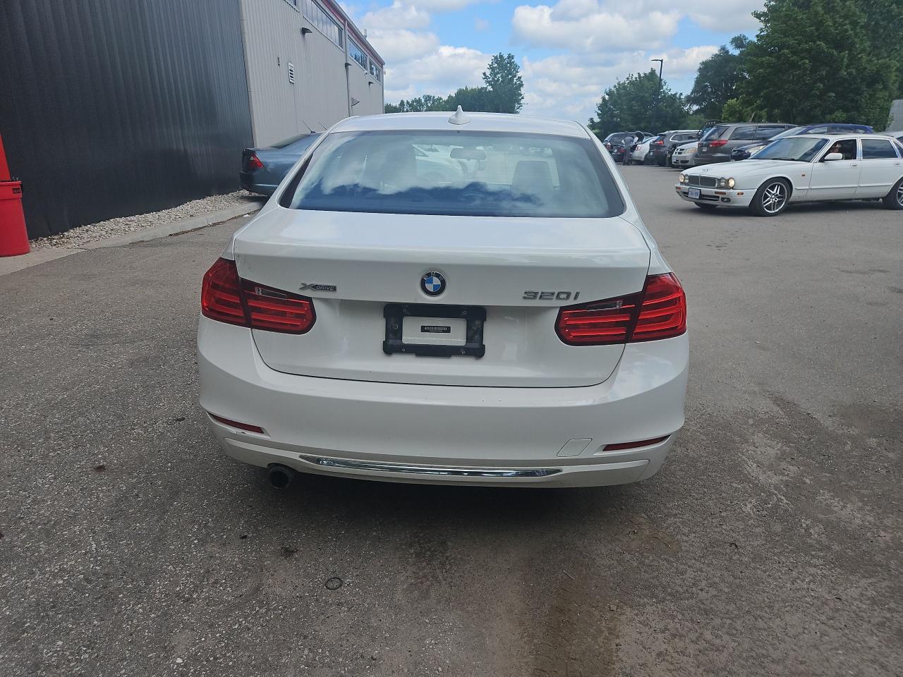 2015 BMW 3 Series 320i xDrive - Photo #4