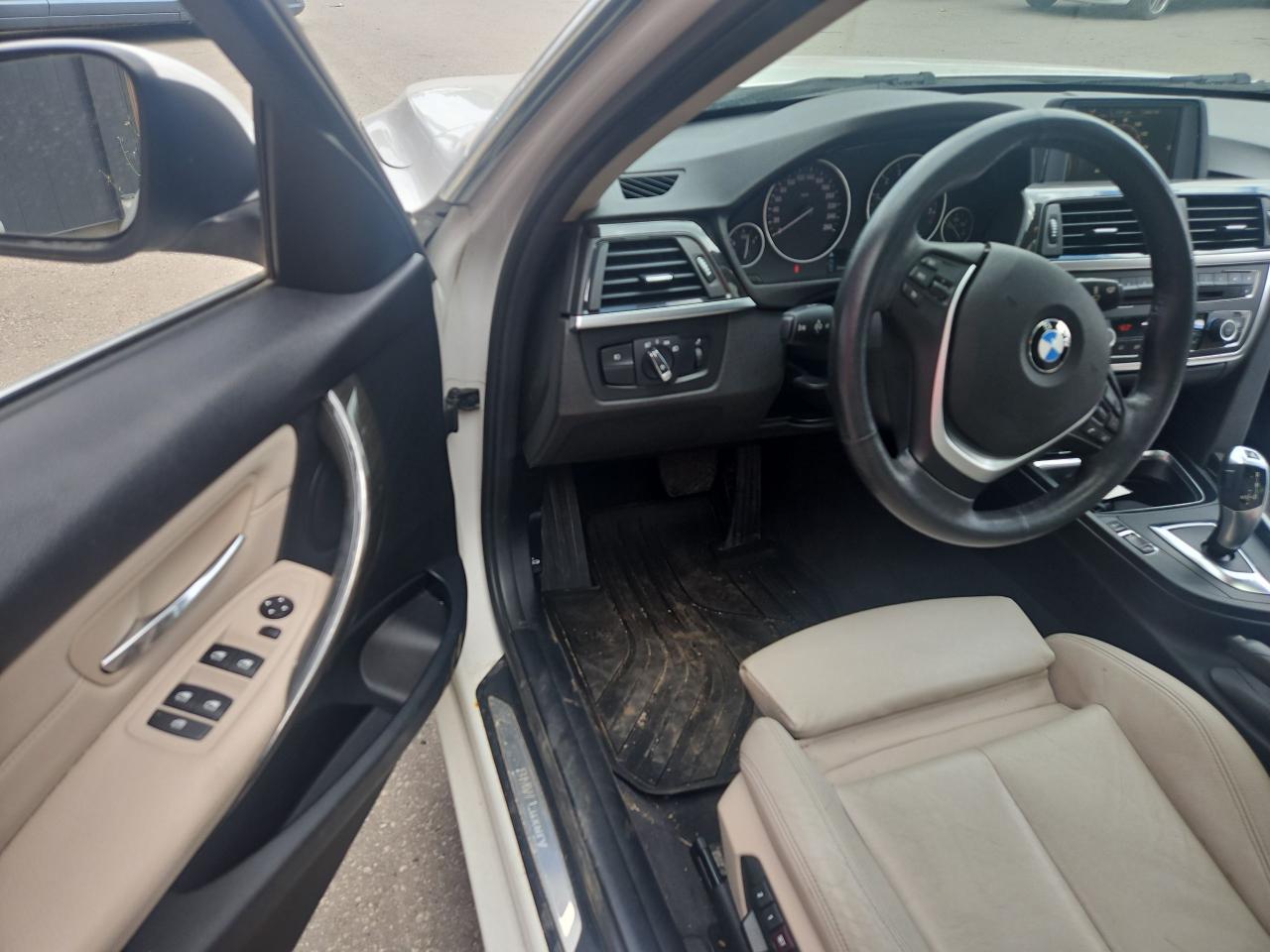 2015 BMW 3 Series 320i xDrive - Photo #6