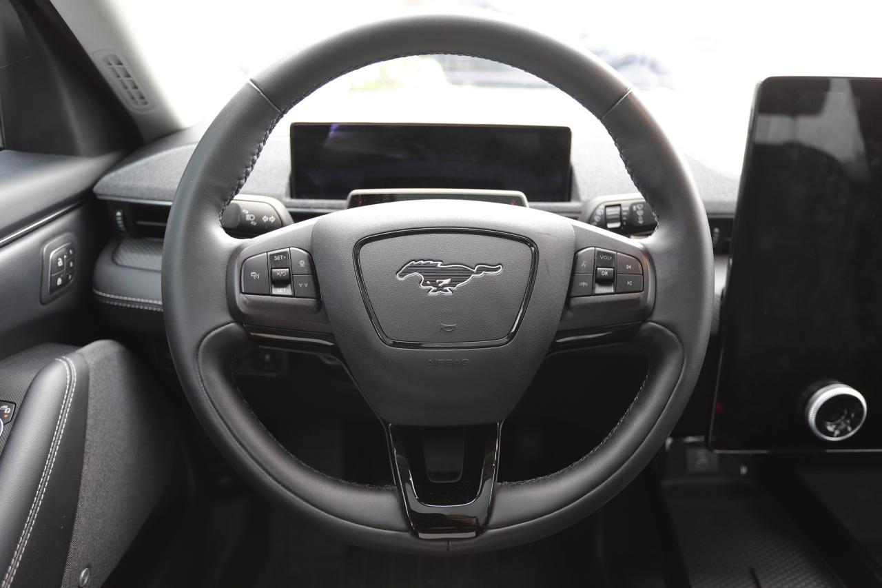2022 Ford Mustang Mach-E Premium AWD Photo5