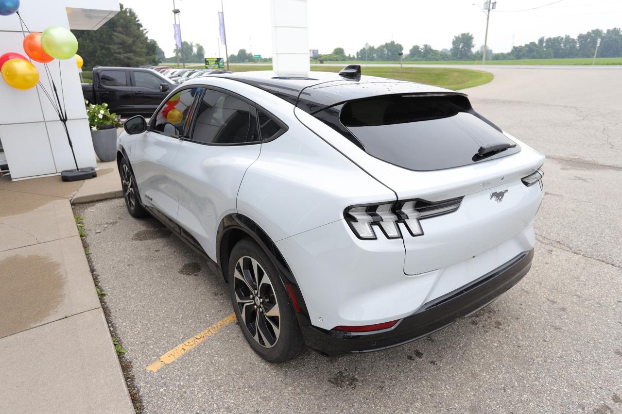 2022 Ford Mustang Mach-E Premium AWD Photo5