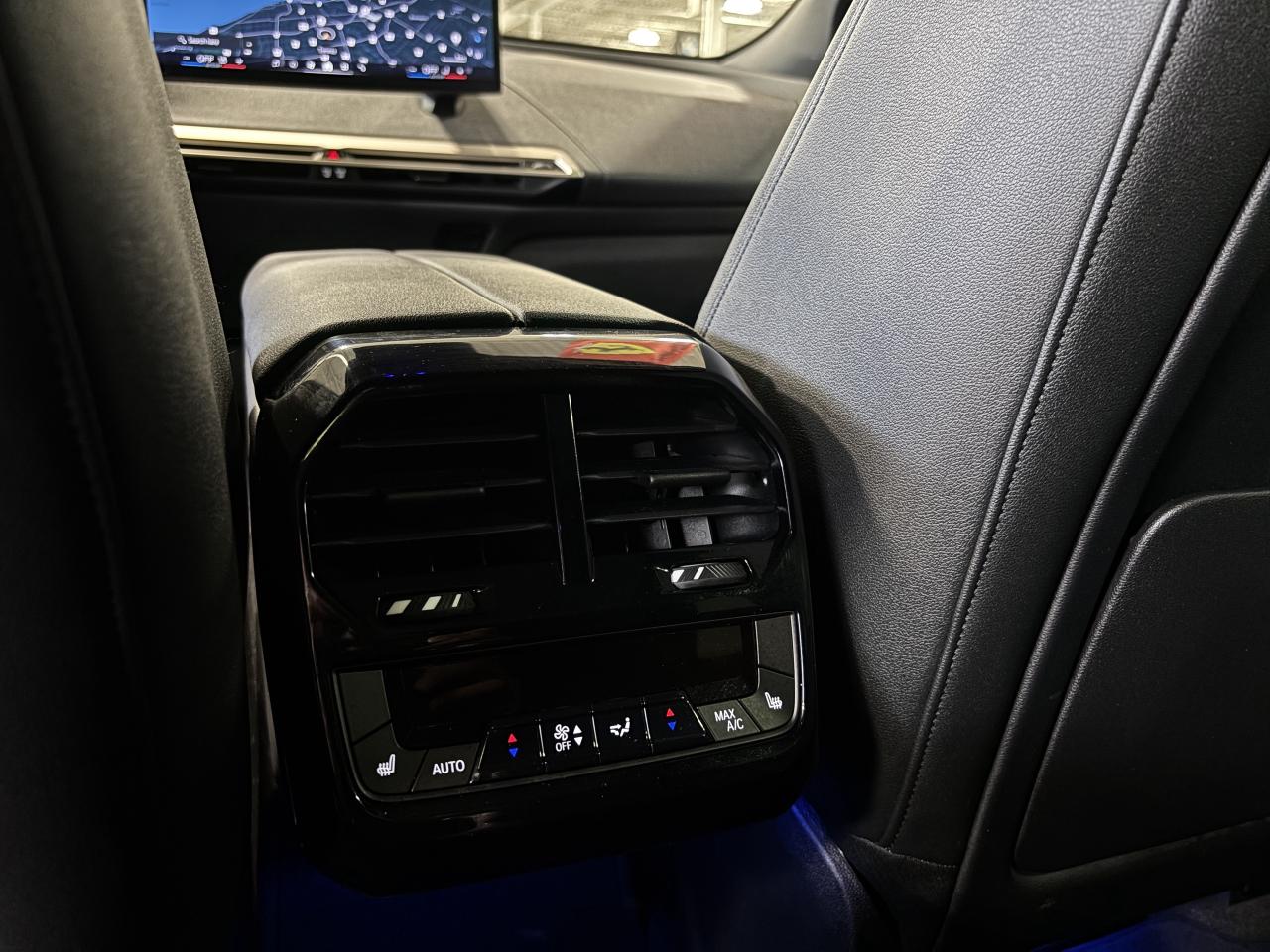 2024 BMW iX xDrive50|AWD|NAV|HUD|MASSAGE|AMBIENT|3DCAM|PANROOF - Photo #18