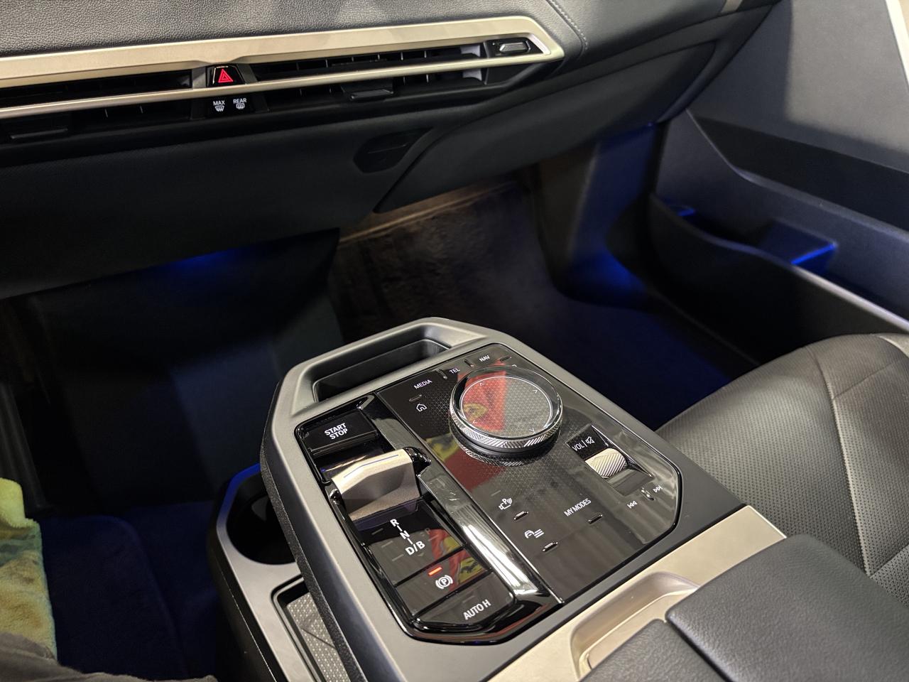 2024 BMW iX xDrive50|AWD|NAV|HUD|MASSAGE|AMBIENT|3DCAM|PANROOF - Photo #29