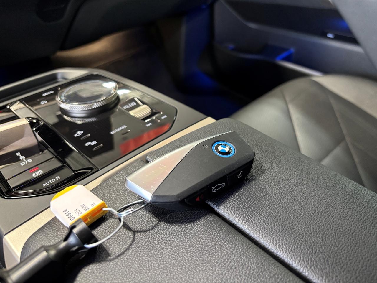 2024 BMW iX xDrive50|AWD|NAV|HUD|MASSAGE|AMBIENT|3DCAM|PANROOF - Photo #30