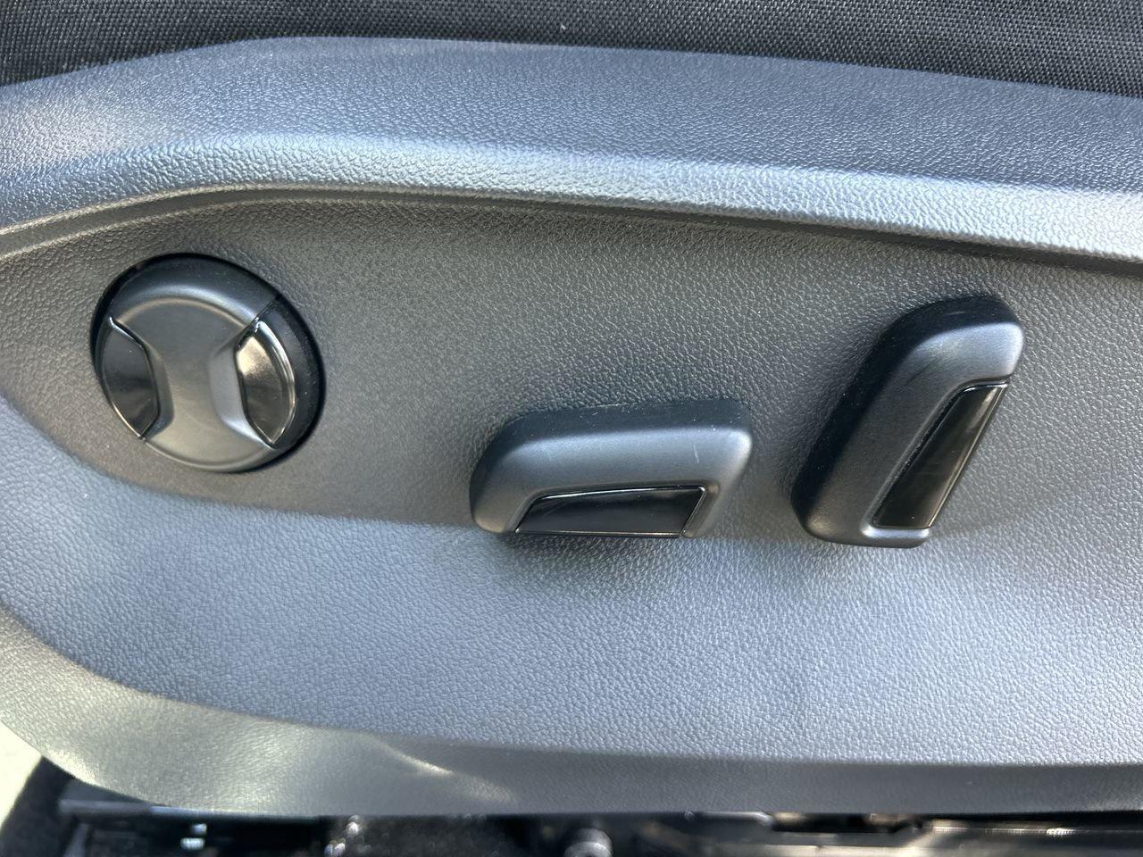 2023 Volkswagen Tiguan Comfortline R-Line Black 2.0T 8sp at w/Tip 4M R LI Photo