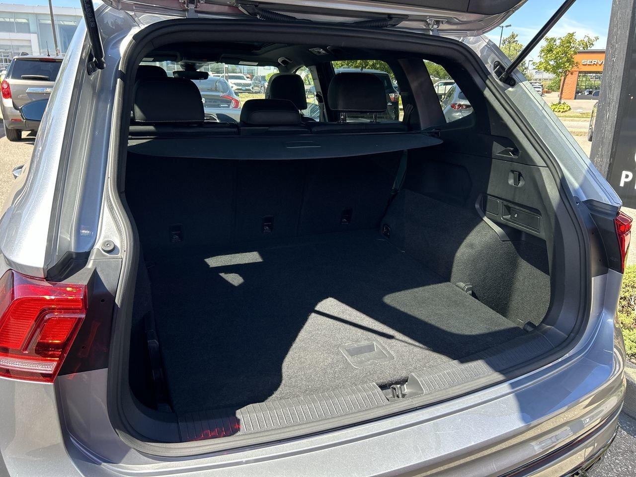 2023 Volkswagen Tiguan Comfortline R-Line Black 2.0T 8sp at w/Tip 4M R LI Photo