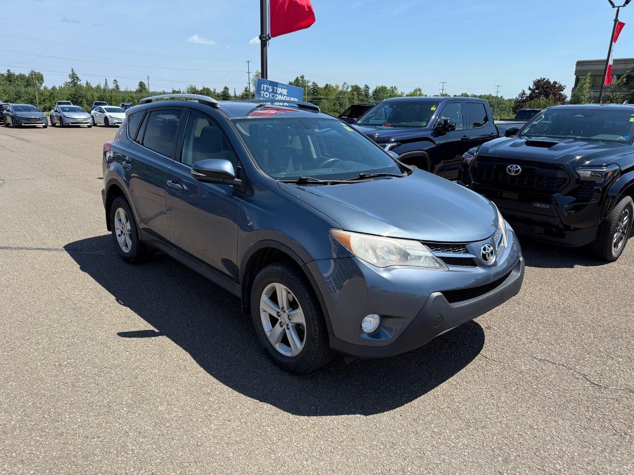 2014 Toyota RAV4 XLE Photo2