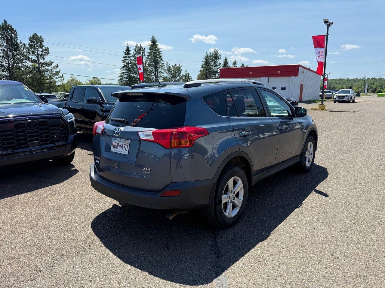 2014 Toyota RAV4 XLE Photo4