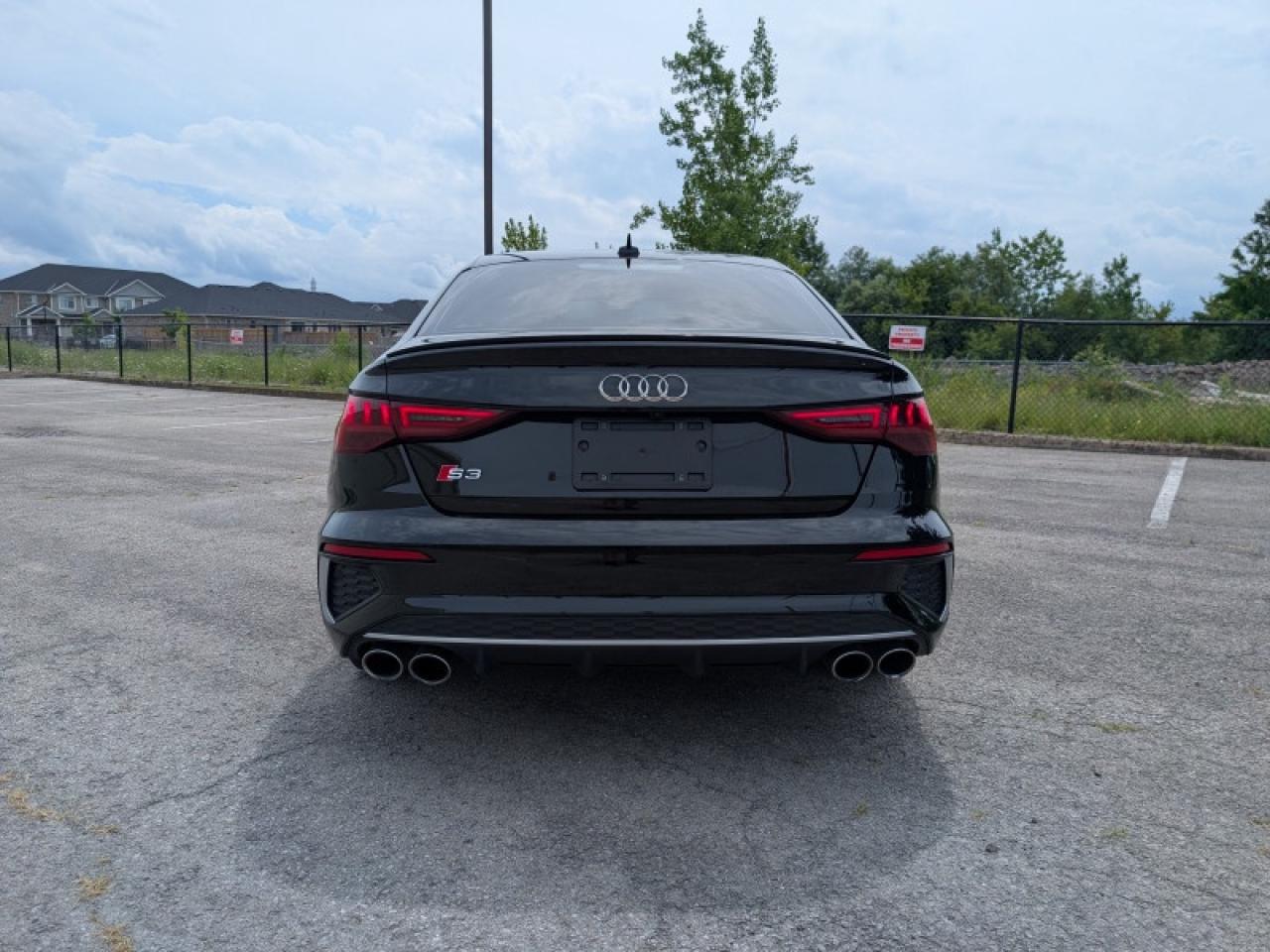 2022 Audi S3 Sedan 2.0 Komfort  **LOW KMS - SUNROOF** Photo3
