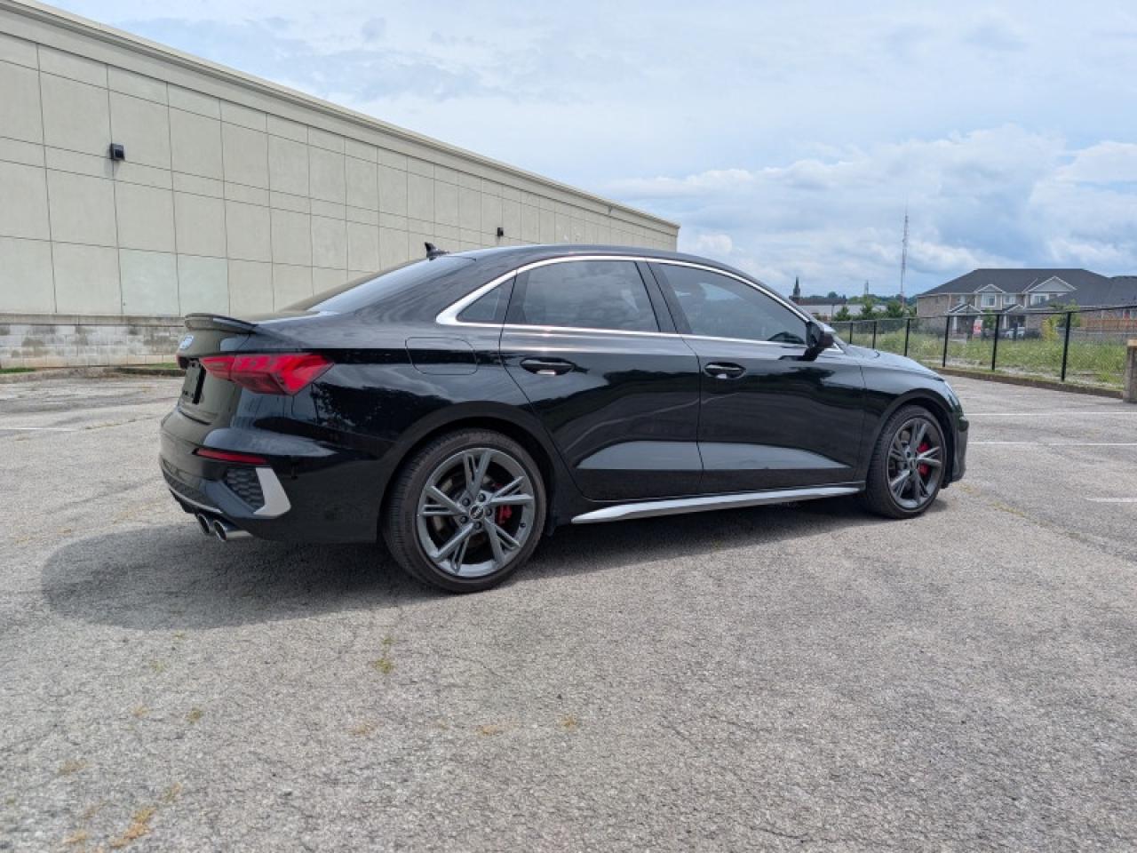 2022 Audi S3 Sedan 2.0 Komfort  **LOW KMS - SUNROOF** Photo