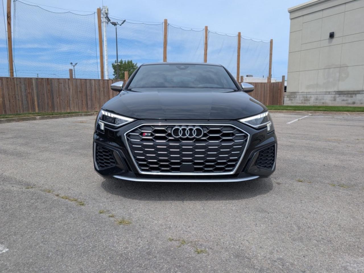 2022 Audi S3 Sedan 2.0 Komfort  **LOW KMS - SUNROOF** Photo
