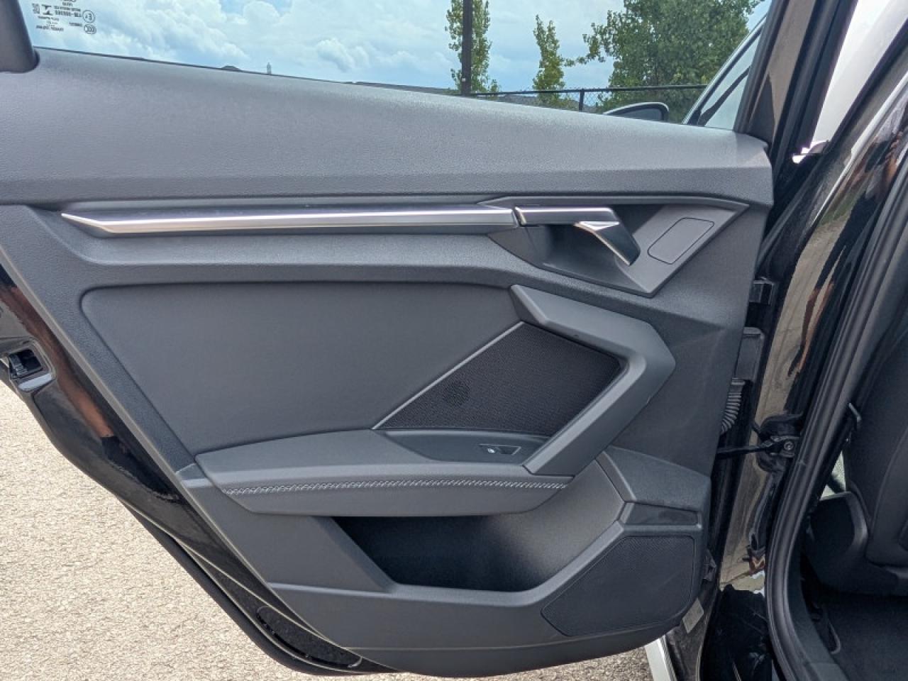 2022 Audi S3 Sedan 2.0 Komfort  **LOW KMS - SUNROOF** Photo