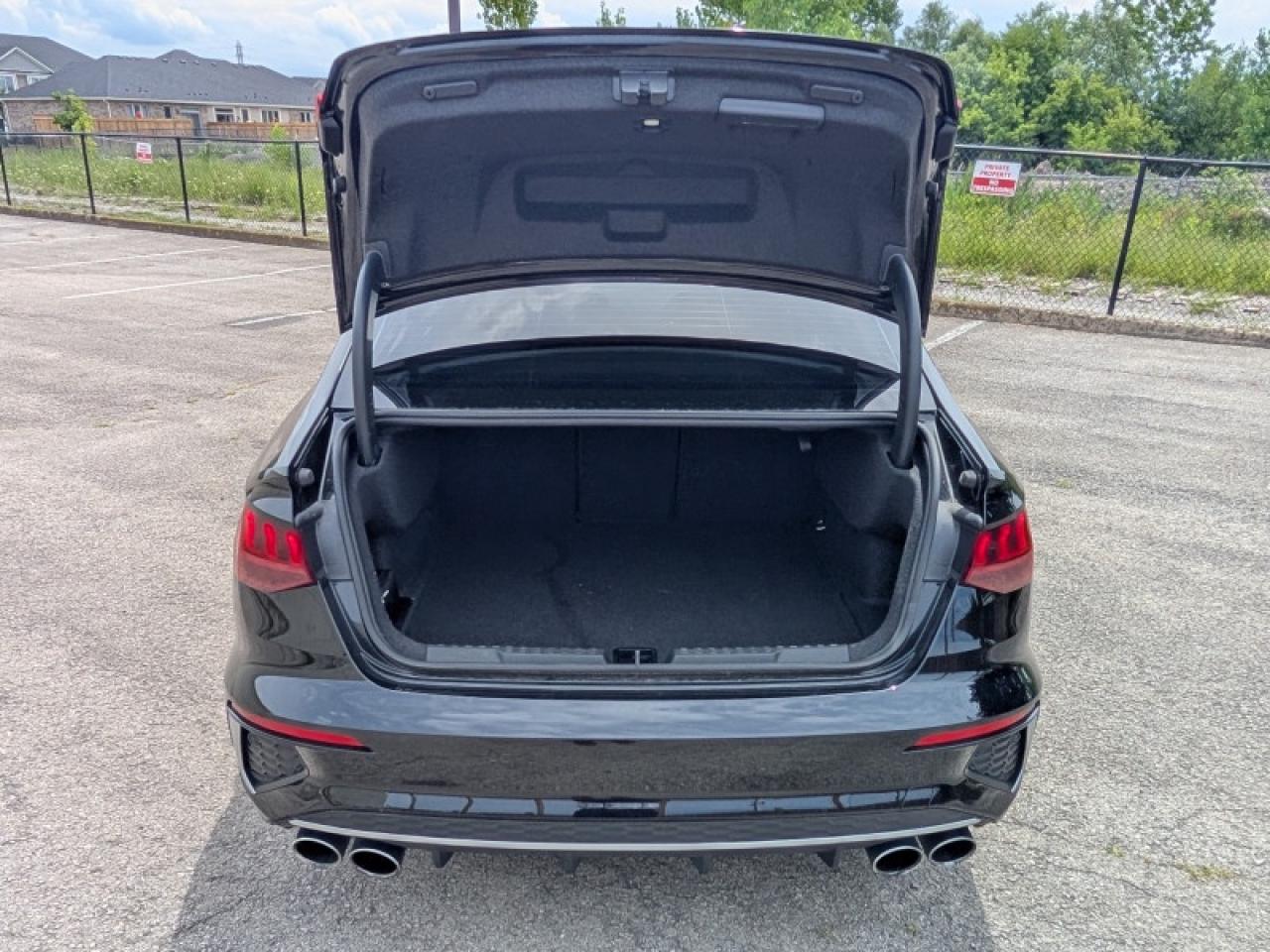 2022 Audi S3 Sedan 2.0 Komfort  **LOW KMS - SUNROOF** Photo