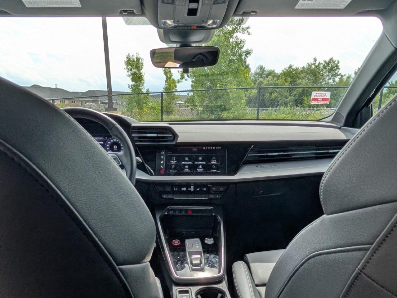 2022 Audi S3 Sedan 2.0 Komfort  **LOW KMS - SUNROOF** Photo