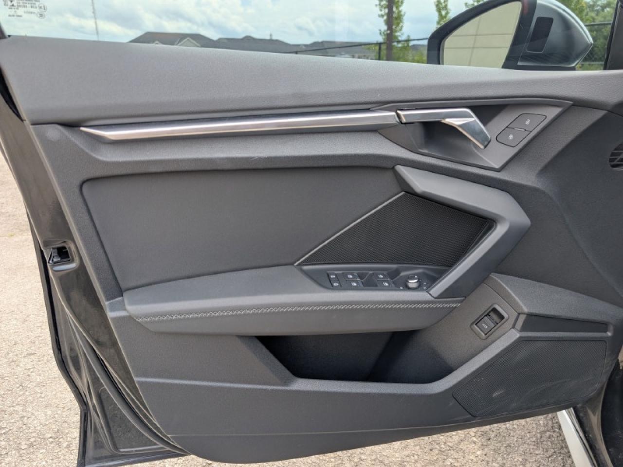 2022 Audi S3 Sedan 2.0 Komfort  **LOW KMS - SUNROOF** Photo
