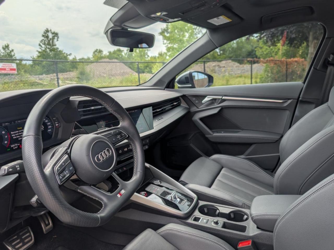 2022 Audi S3 Sedan 2.0 Komfort  **LOW KMS - SUNROOF** Photo