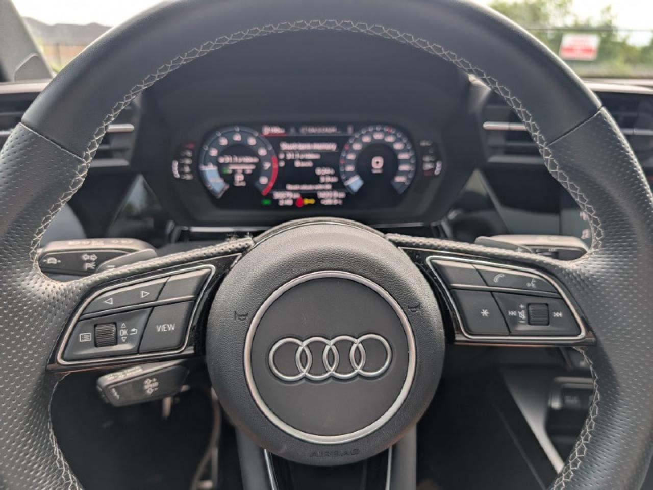 2022 Audi S3 Sedan 2.0 Komfort  **LOW KMS - SUNROOF** Photo