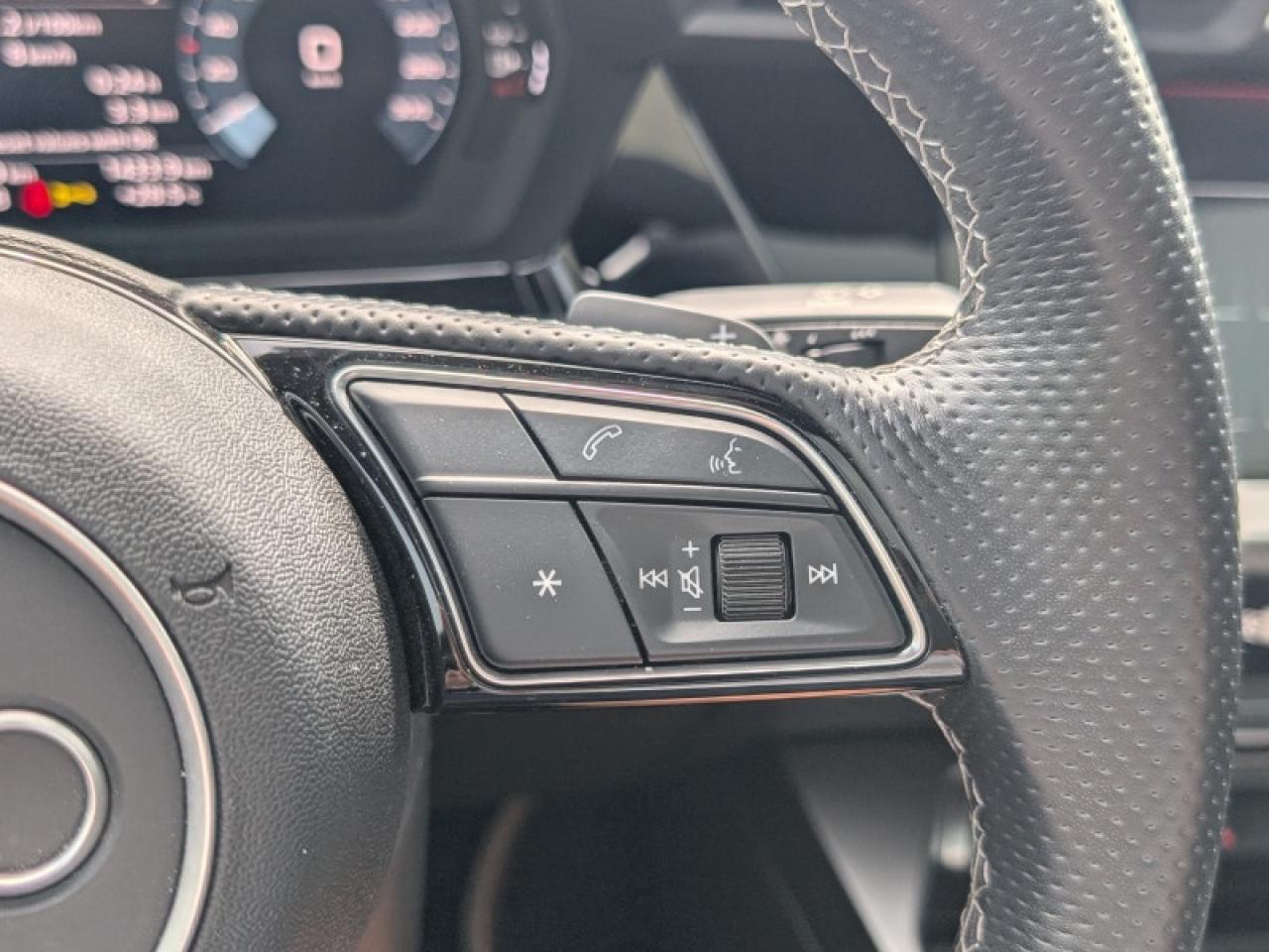 2022 Audi S3 Sedan 2.0 Komfort  **LOW KMS - SUNROOF** Photo