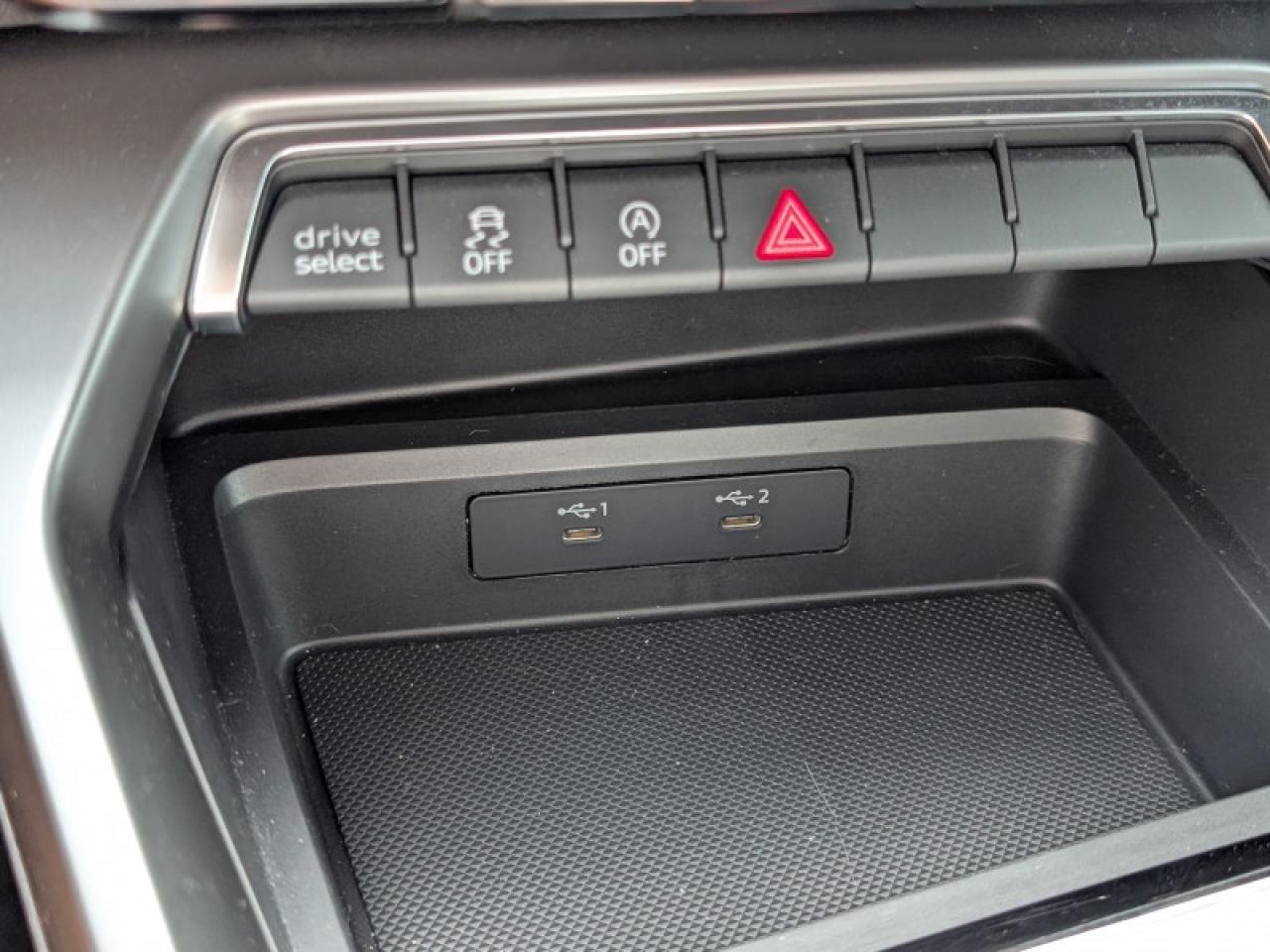 2022 Audi S3 Sedan 2.0 Komfort  **LOW KMS - SUNROOF** Photo