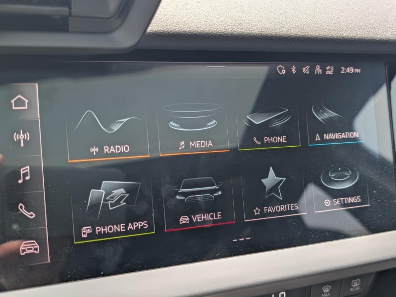 2022 Audi S3 Sedan 2.0 Komfort  **LOW KMS - SUNROOF** Photo