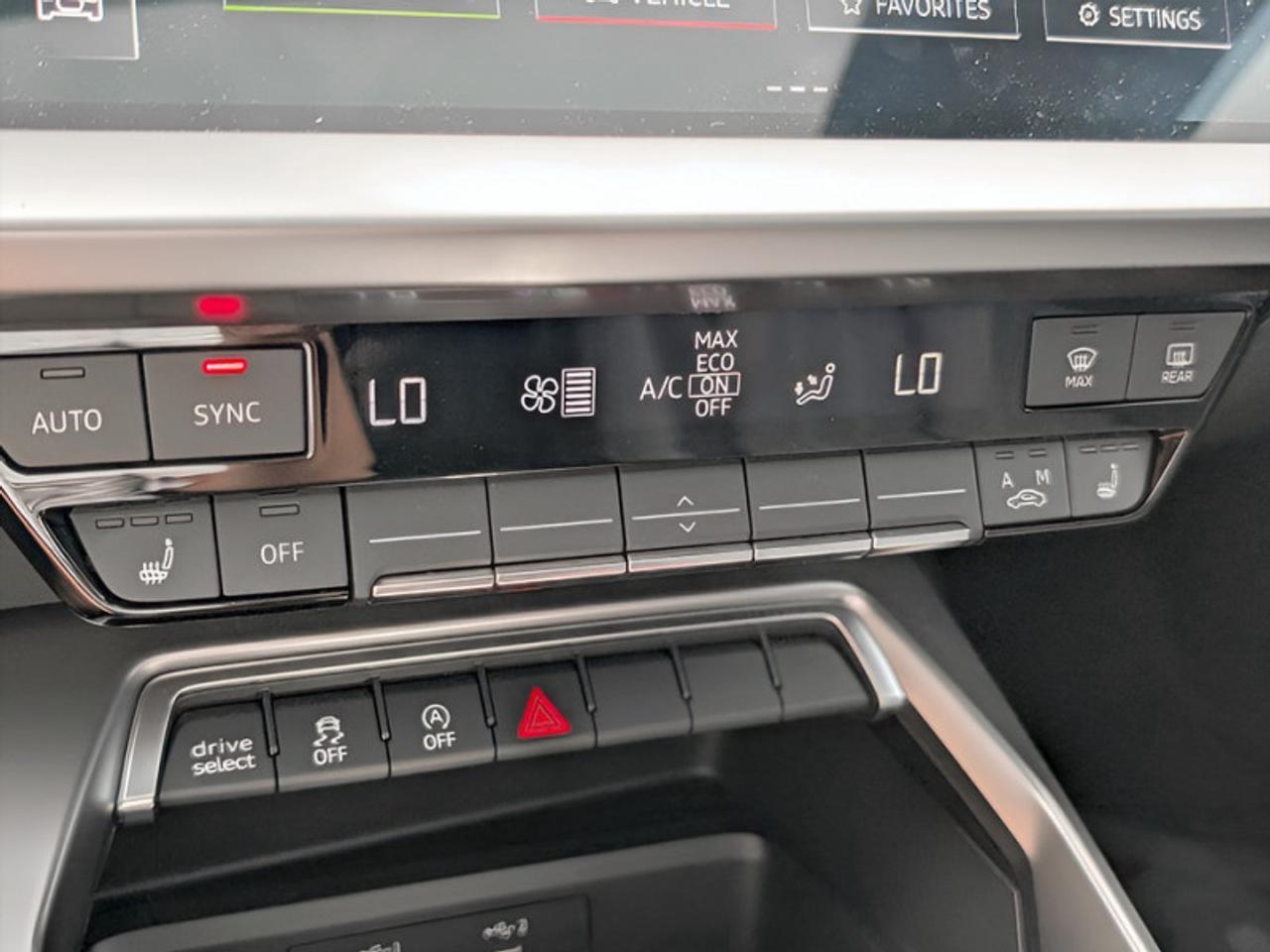 2022 Audi S3 Sedan 2.0 Komfort  **LOW KMS - SUNROOF** Photo