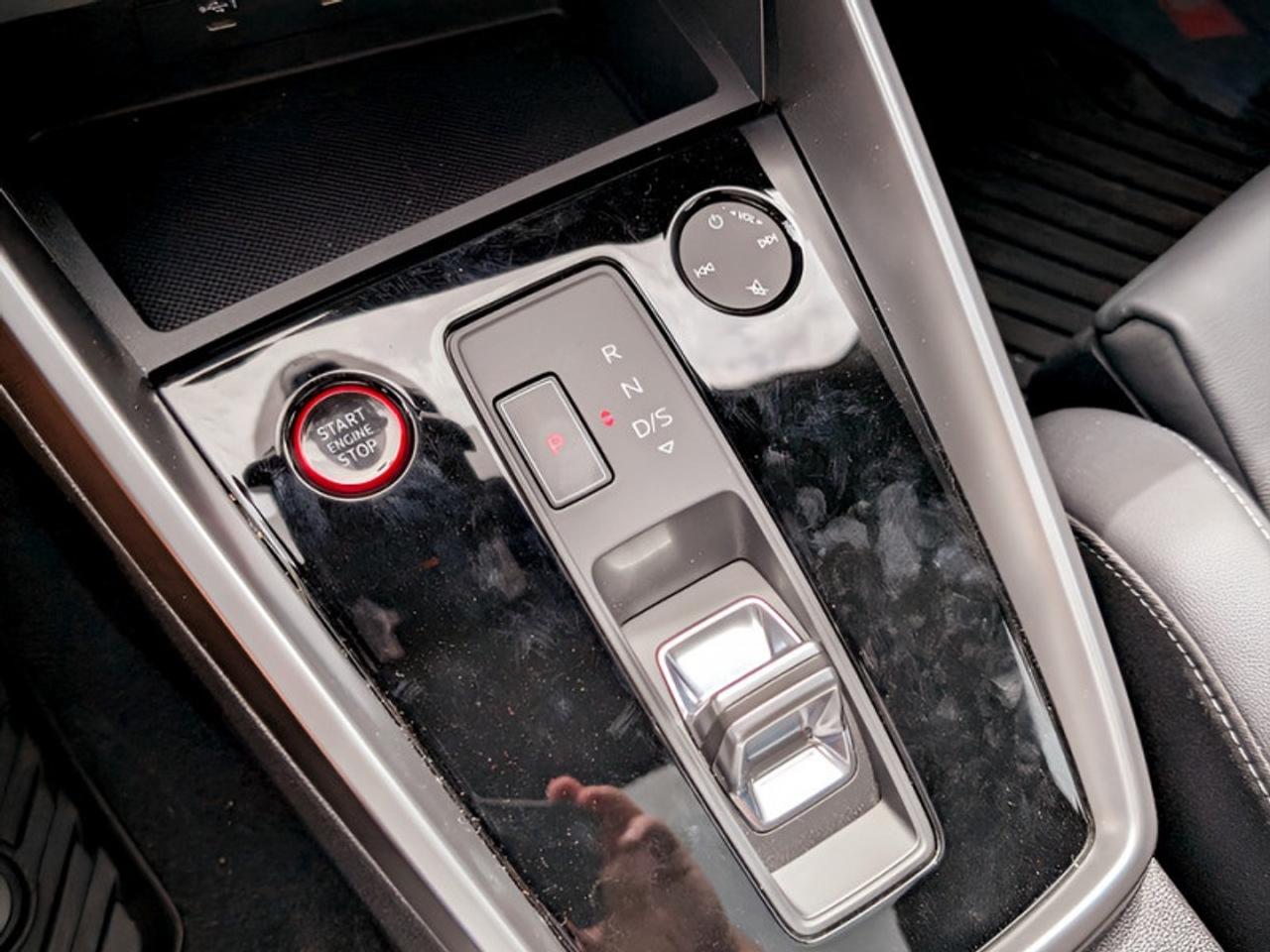 2022 Audi S3 Sedan 2.0 Komfort  **LOW KMS - SUNROOF** Photo