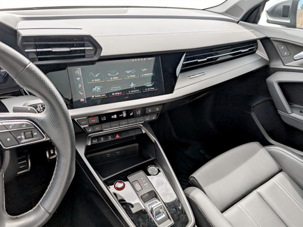 2022 Audi S3 Sedan 2.0 Komfort  **LOW KMS - SUNROOF** Photo