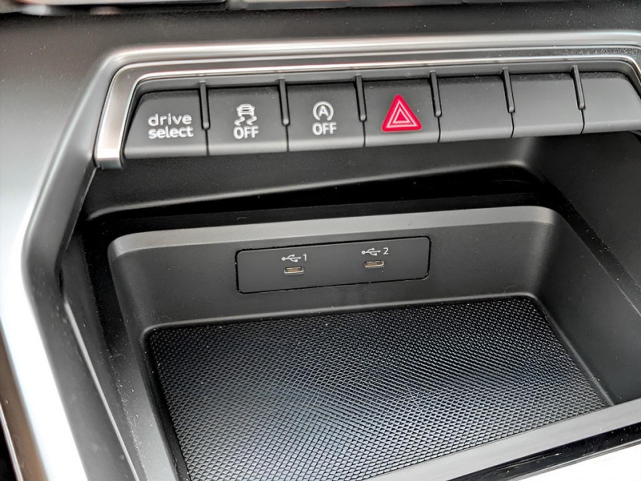 2022 Audi S3 Sedan 2.0 Komfort  **LOW KMS - SUNROOF** Photo