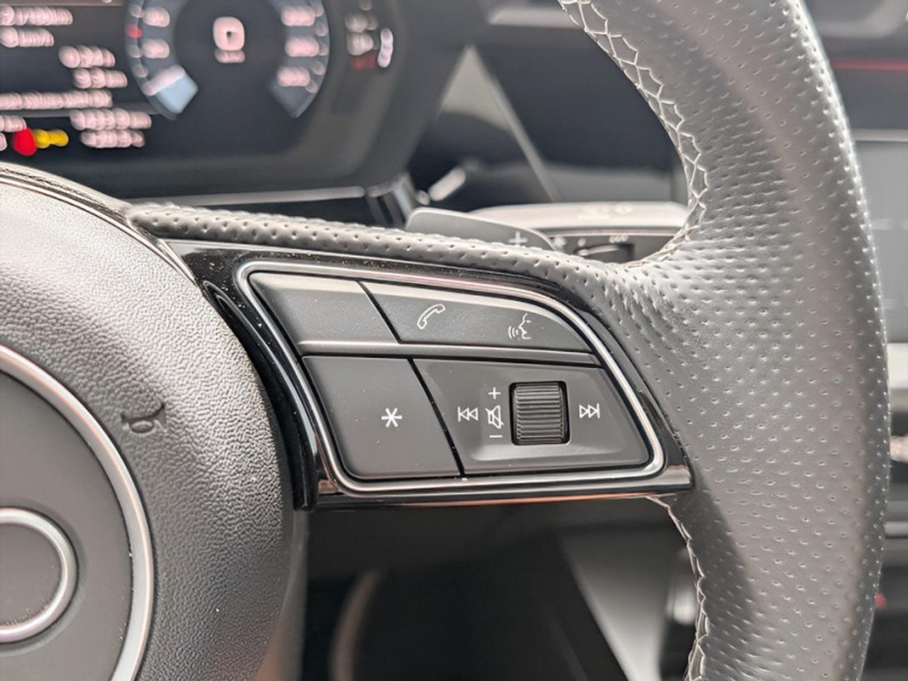 2022 Audi S3 Sedan 2.0 Komfort  **LOW KMS - SUNROOF** Photo