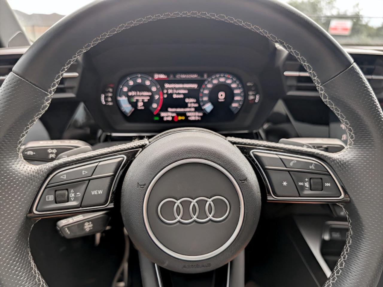 2022 Audi S3 Sedan 2.0 Komfort  **LOW KMS - SUNROOF** Photo