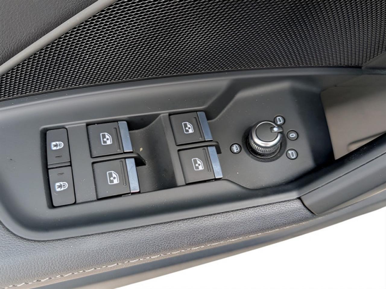 2022 Audi S3 Sedan 2.0 Komfort  **LOW KMS - SUNROOF** Photo