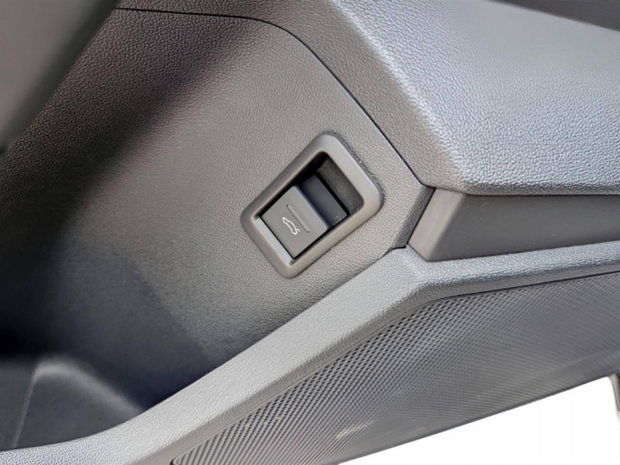 2022 Audi S3 Sedan 2.0 Komfort  **LOW KMS - SUNROOF** Photo