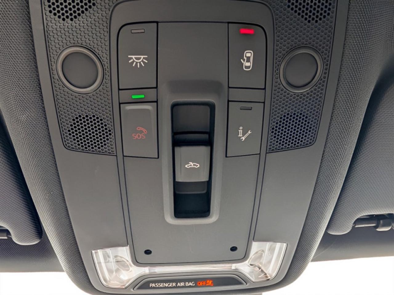 2022 Audi S3 Sedan 2.0 Komfort  **LOW KMS - SUNROOF** Photo