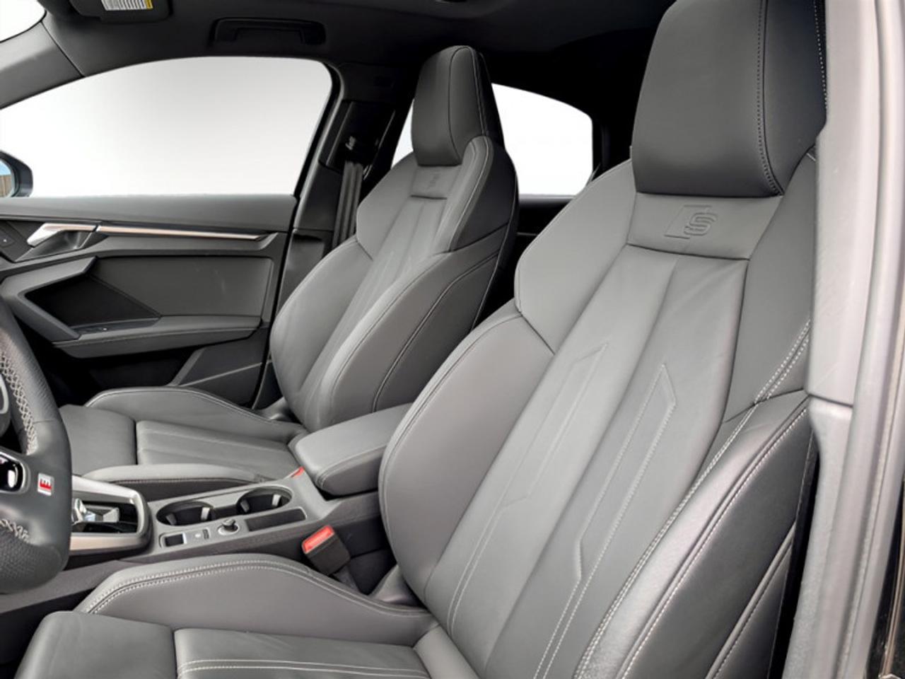 2022 Audi S3 Sedan 2.0 Komfort  **LOW KMS - SUNROOF** Photo