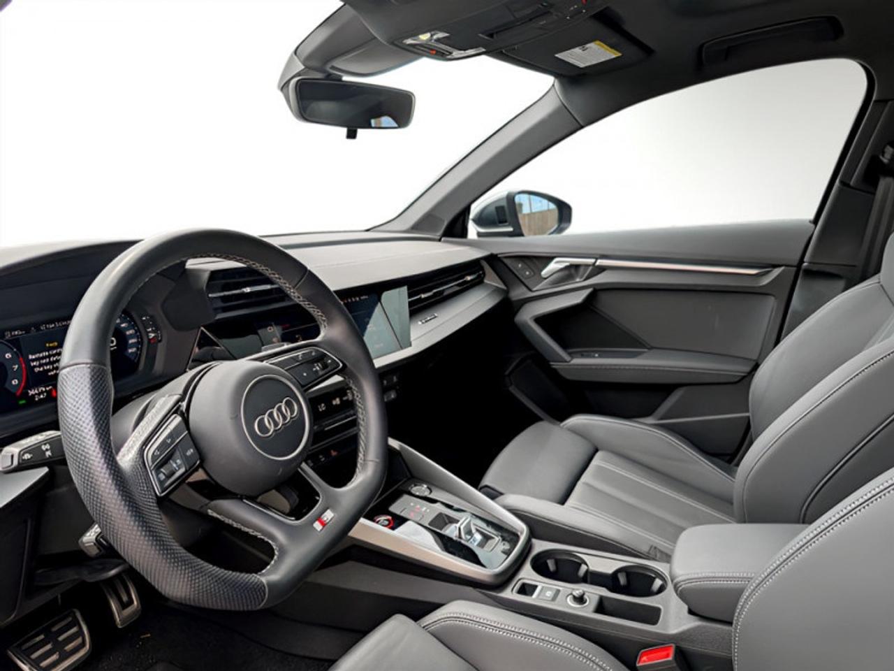 2022 Audi S3 Sedan 2.0 Komfort  **LOW KMS - SUNROOF** Photo