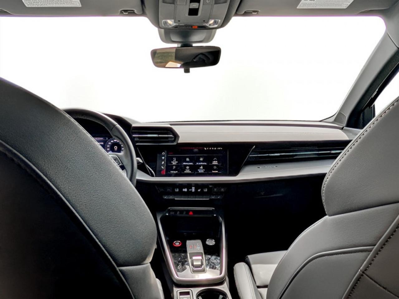 2022 Audi S3 Sedan 2.0 Komfort  **LOW KMS - SUNROOF** Photo