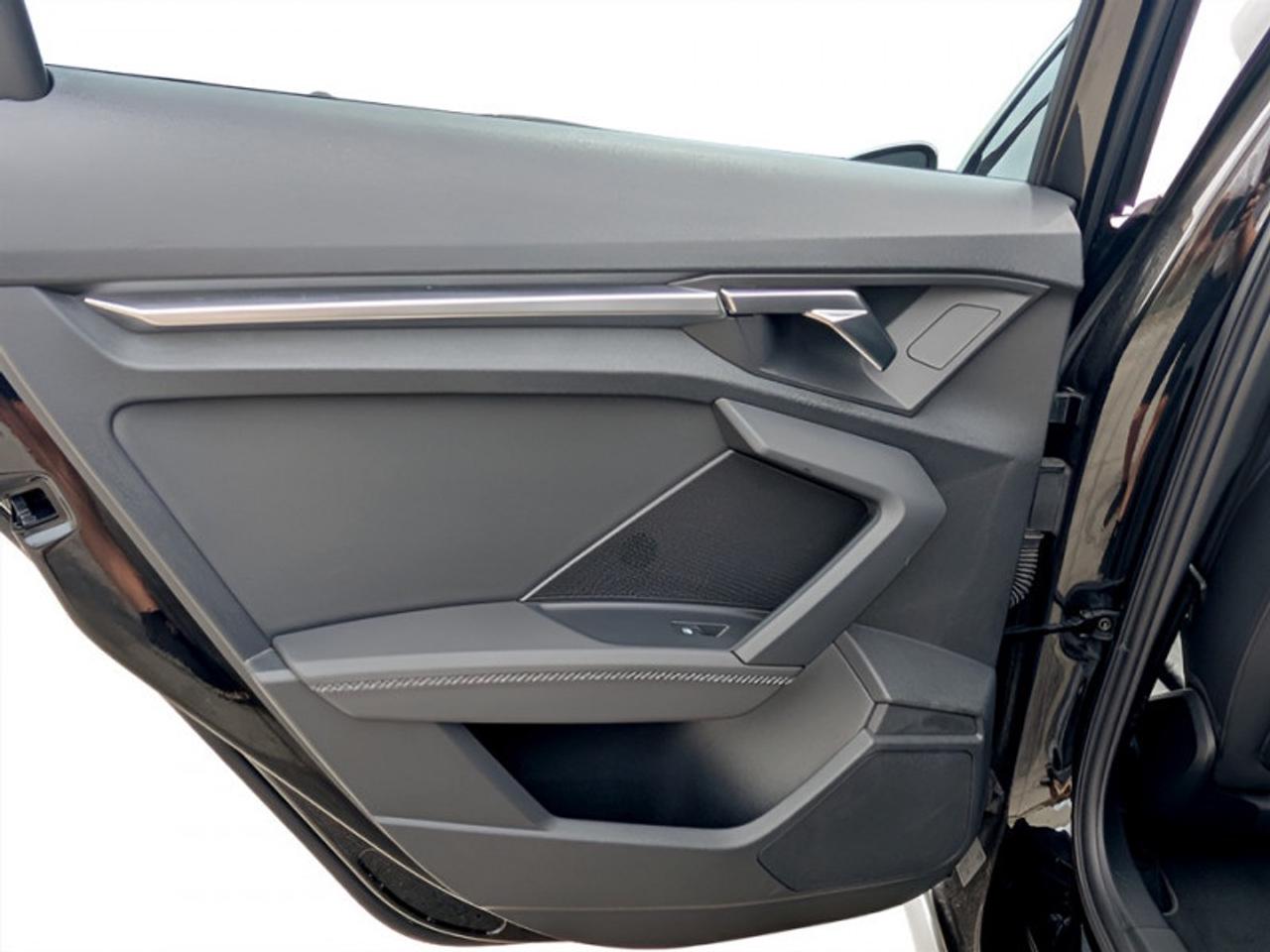 2022 Audi S3 Sedan 2.0 Komfort  **LOW KMS - SUNROOF** Photo