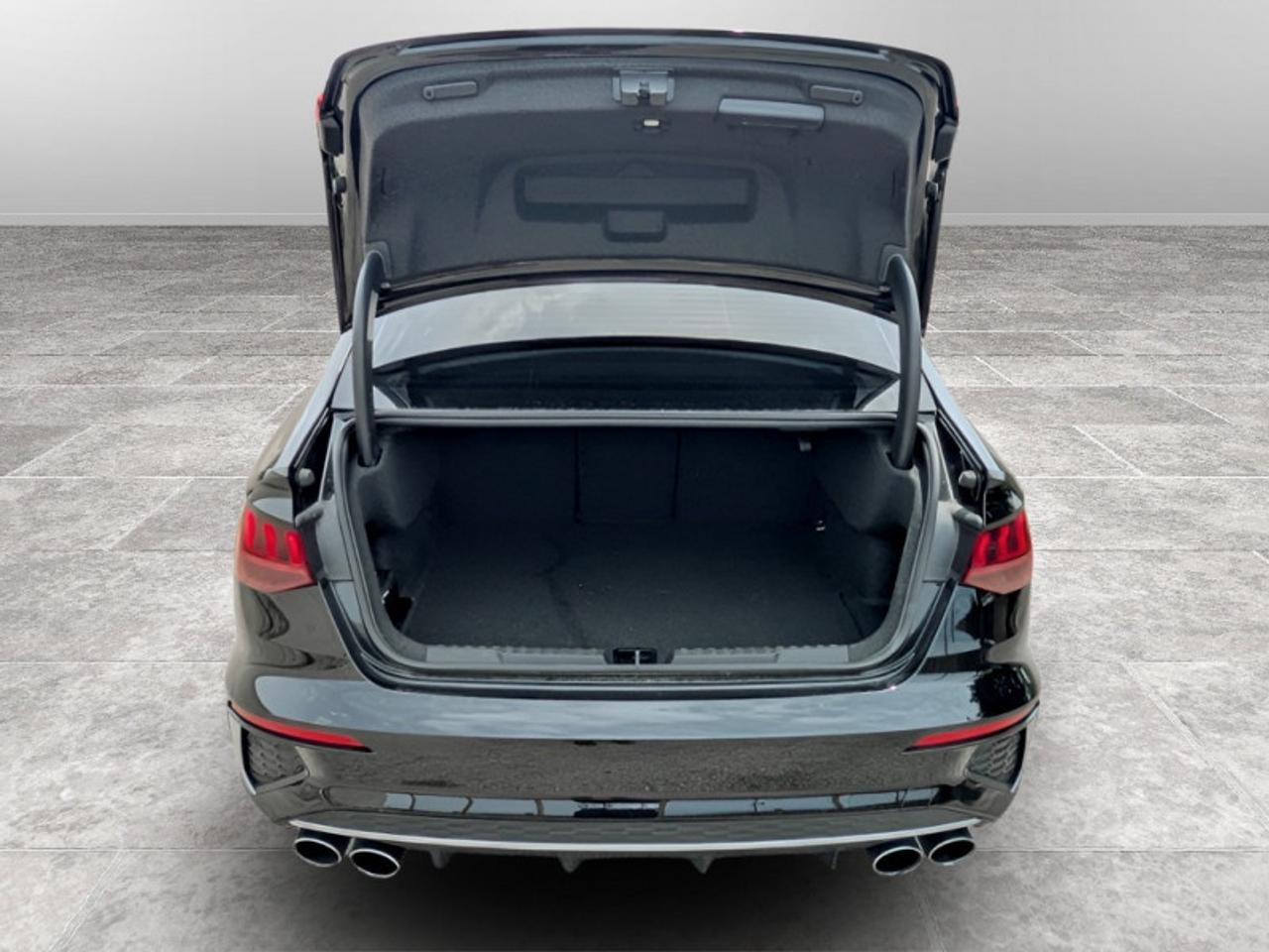 2022 Audi S3 Sedan 2.0 Komfort  **LOW KMS - SUNROOF** Photo