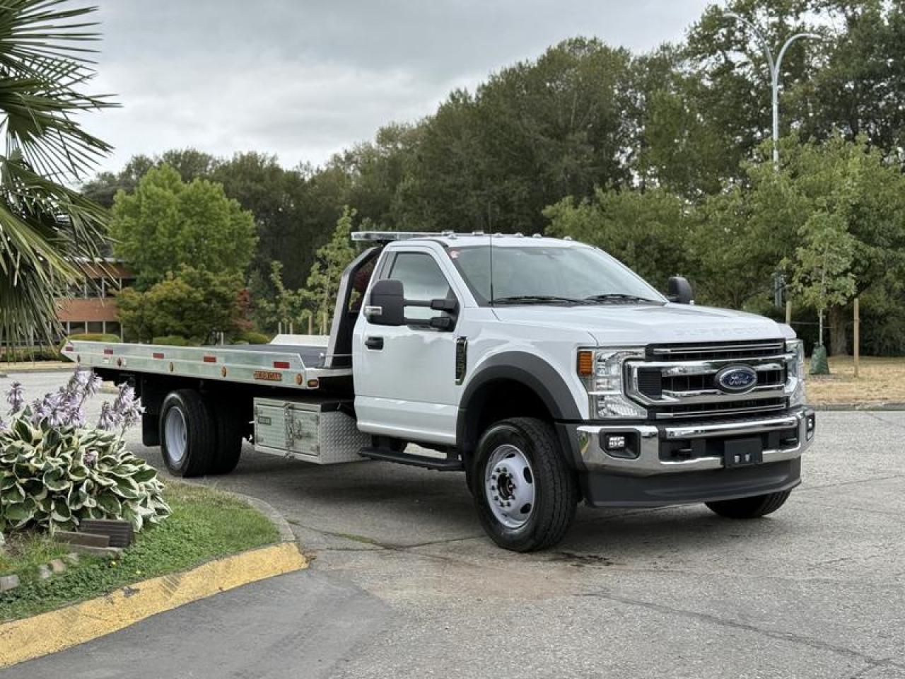 Used 2022 Ford F600 XLT 20-Foot Roll Off Flat Deck Tow Truck 4WD for sale in Burnaby, BC