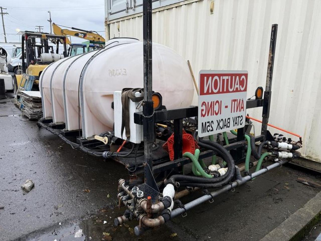 Used 2000 UNKNOWN 1250 Gallon Hook-Lift De-Icer Anti-Icing / De-Icing for sale in Burnaby, BC