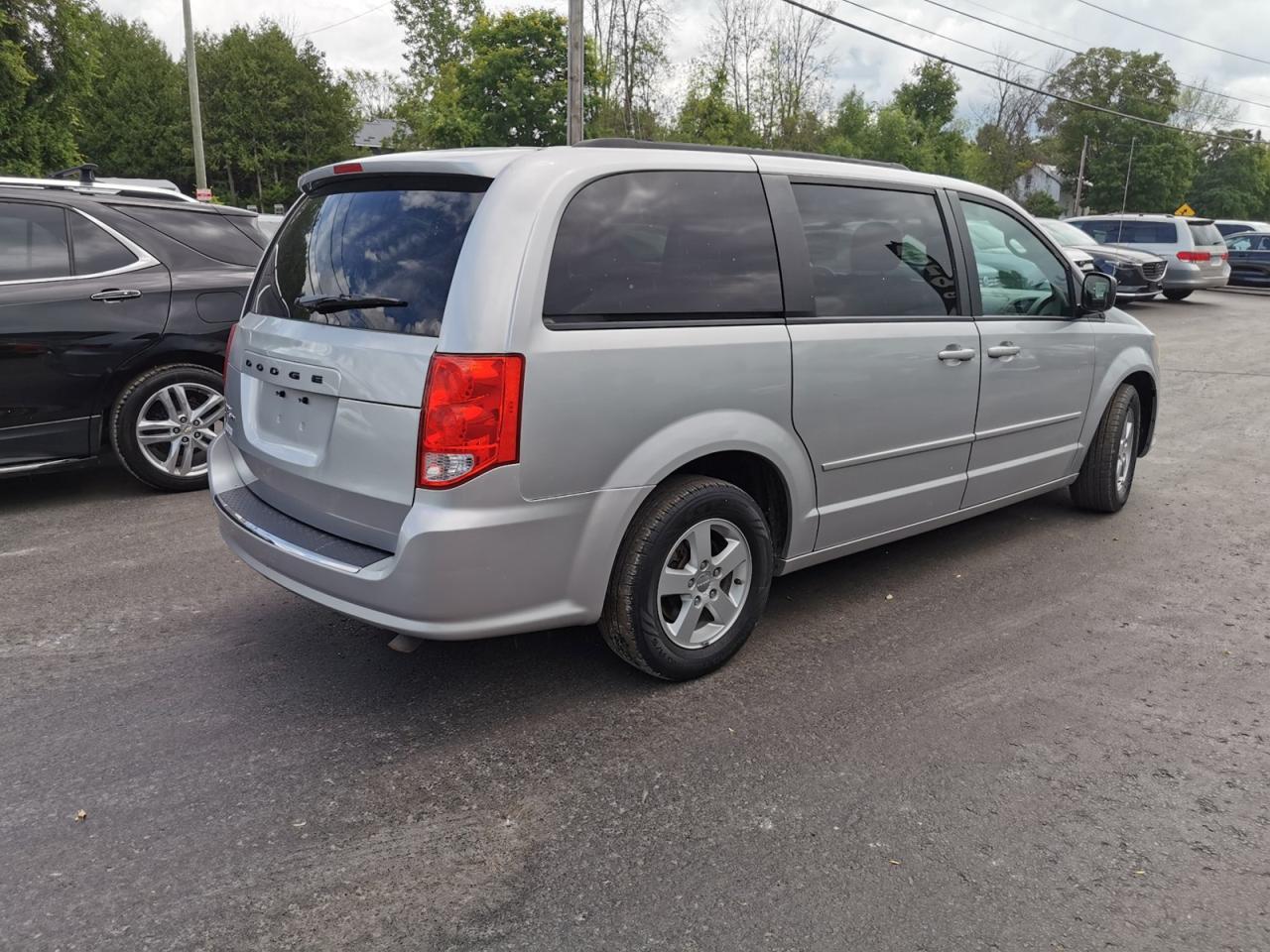 2012 Dodge Grand Caravan SE - Photo #5