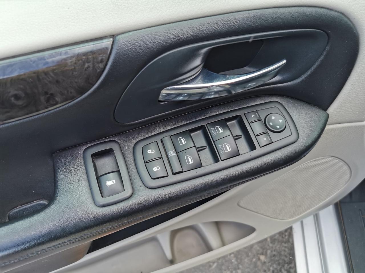2012 Dodge Grand Caravan SE - Photo #11